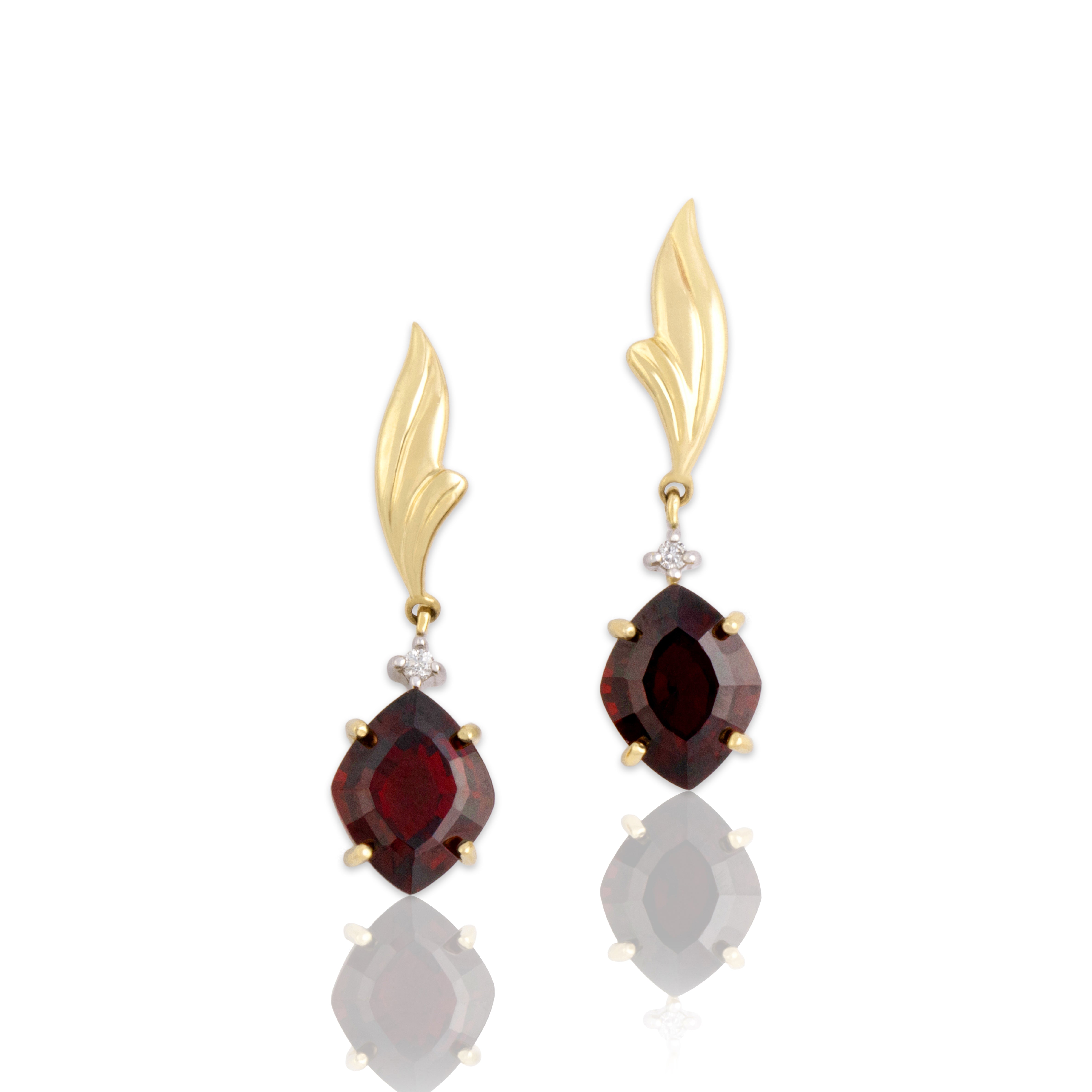 Vintage 14k Yellow Gold 3.7cttw Garnet Diamond Elegant Flourish Accent Earrings