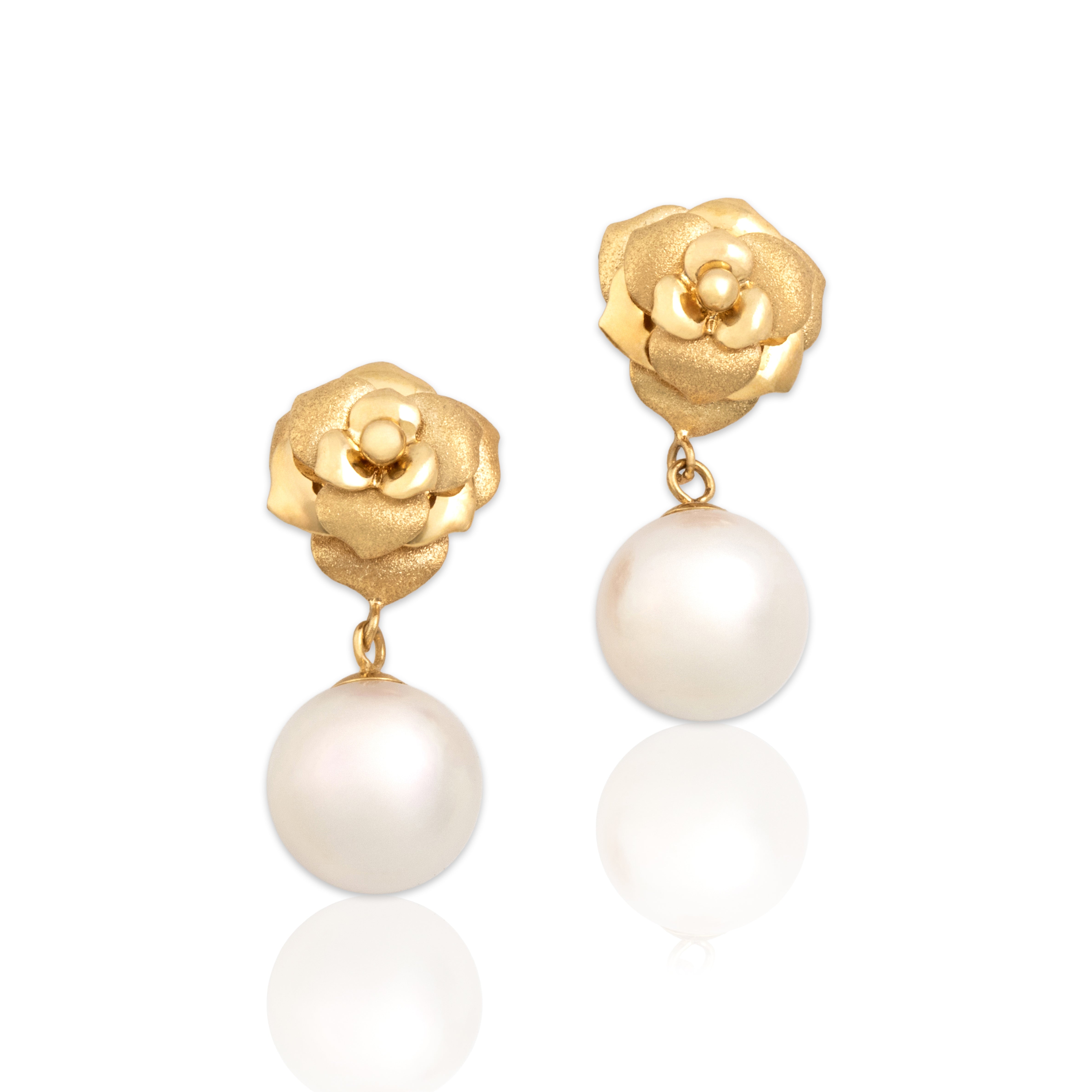 Vintage 18k Yellow Gold Pearl Dual Finish Dainty Rose Dangle Stud Dangle Earrings - Close-up view