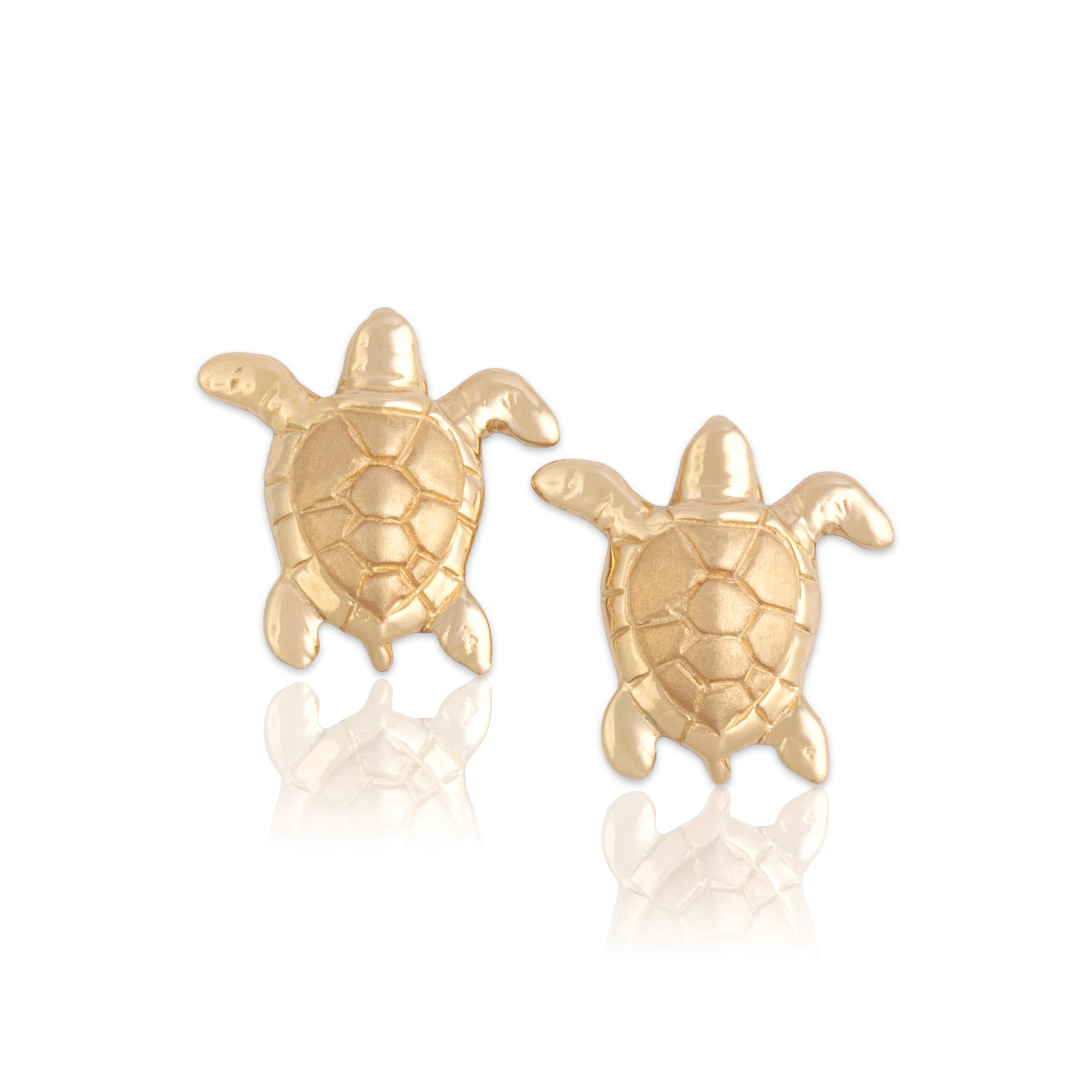 Vintage 14k Yellow Gold Tropical Sea Turtle Stud Earrings - Close-up view