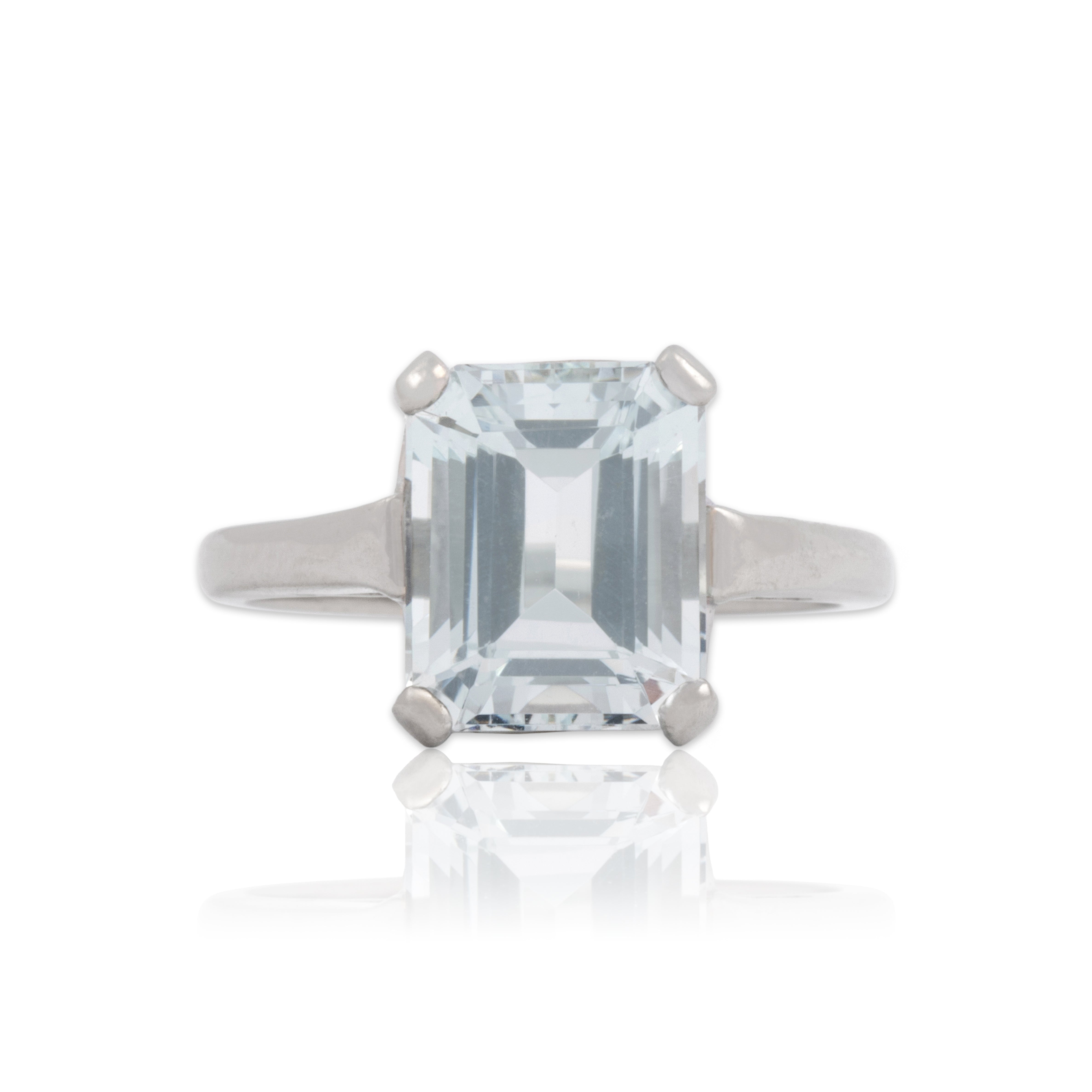 Vintage 14k White Gold 3.33ct Aquamarine Chic Emerald-Cut Solitaire Ring - Close-up view