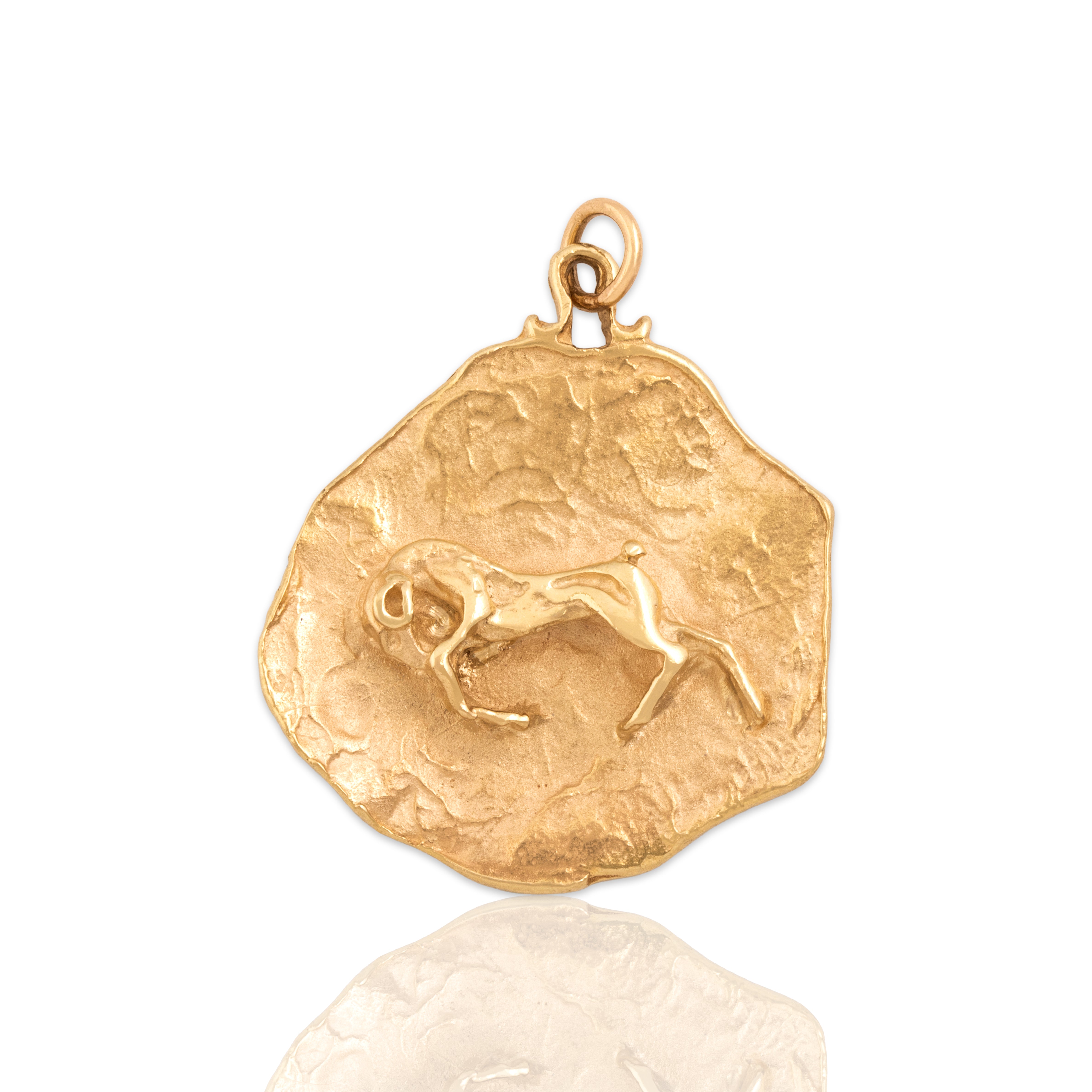 Vintage Large 14k Yellow Gold Aries Zodiac Ram Artistic Naturalistic Medallion Pendant - Close-up view
