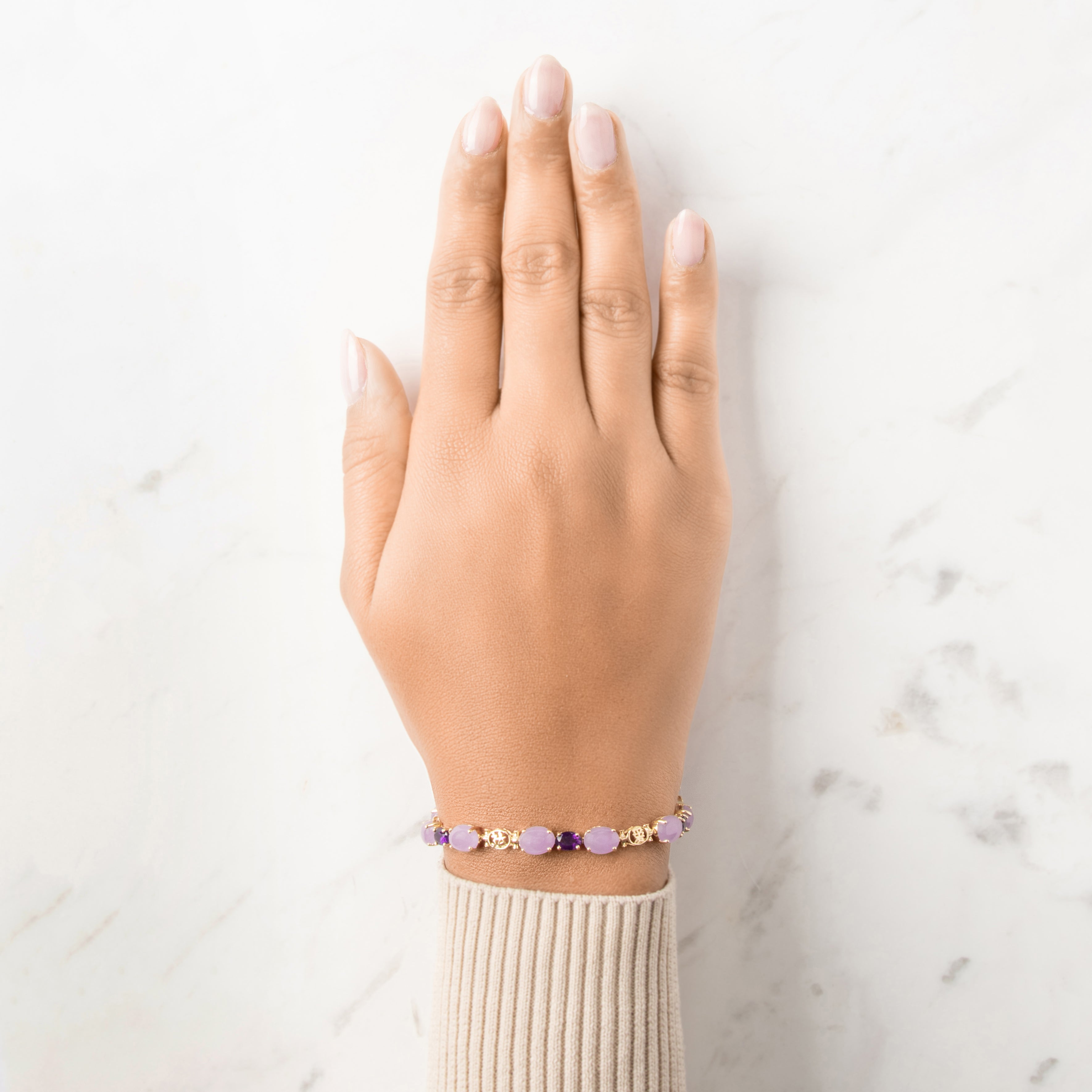 Vintage 14k Yellow Gold 13.14cttw Lavender Jade 2.23cttw Amethyst Fabulous Oval Script Link Bracelet - On model view