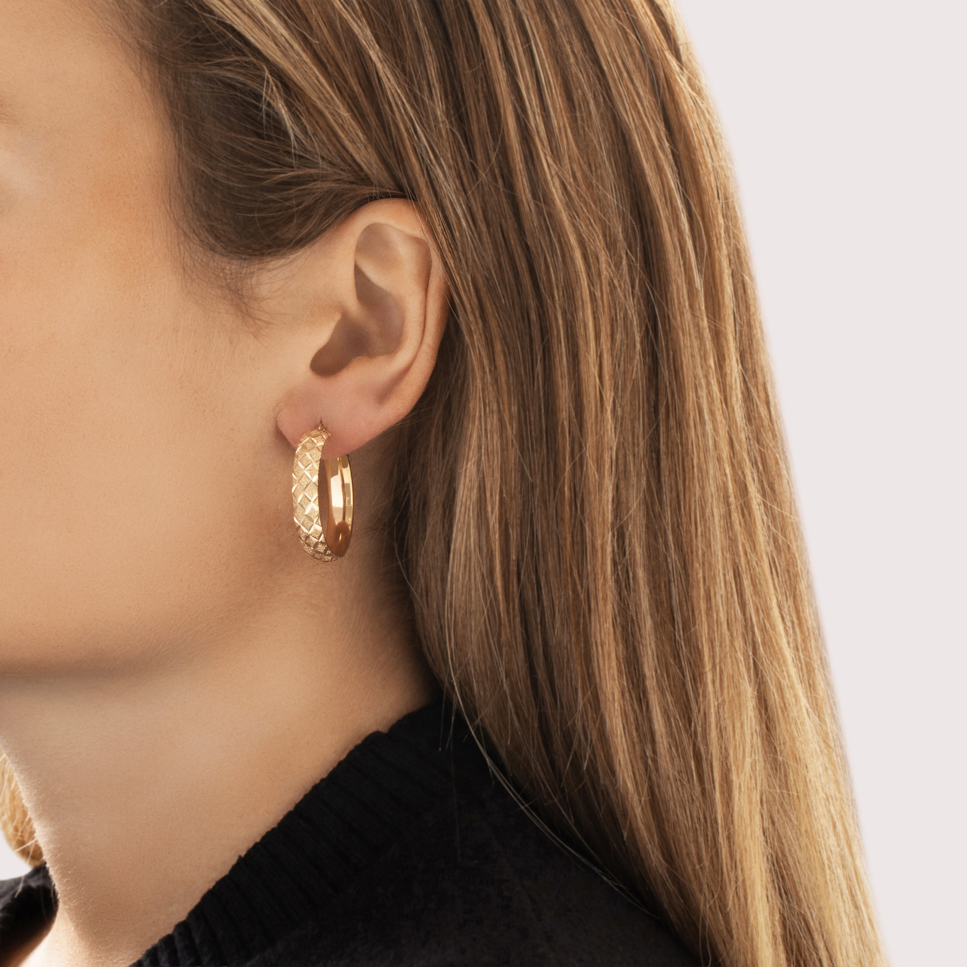 Vintage 14k Yellow Gold Diamond Cut Criss-Cross Pattern Hoop Earrings - On model view