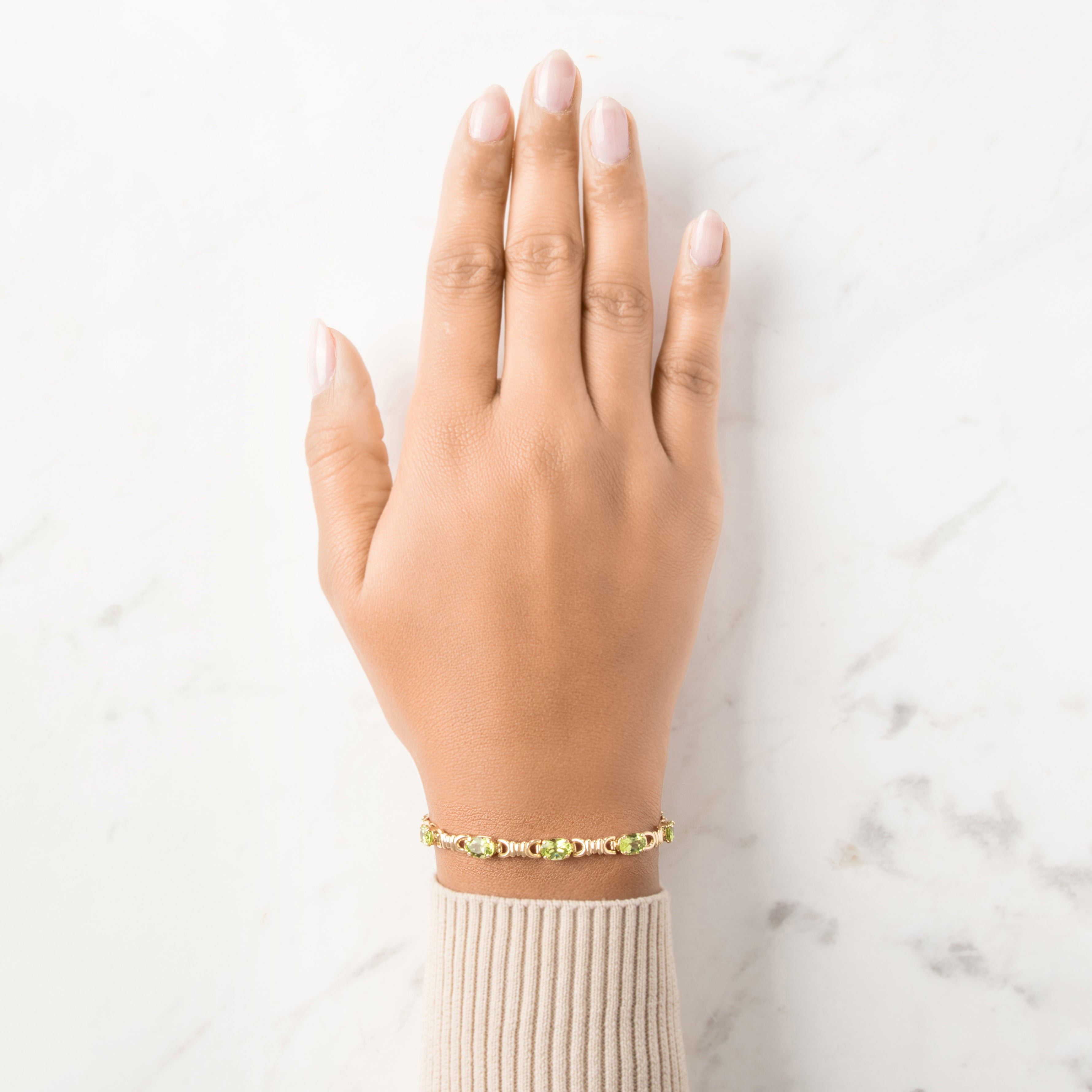 Vintage 14k Yellow Gold 6.87cttw Peridot Horse-Bit Link Bracelet - On model view