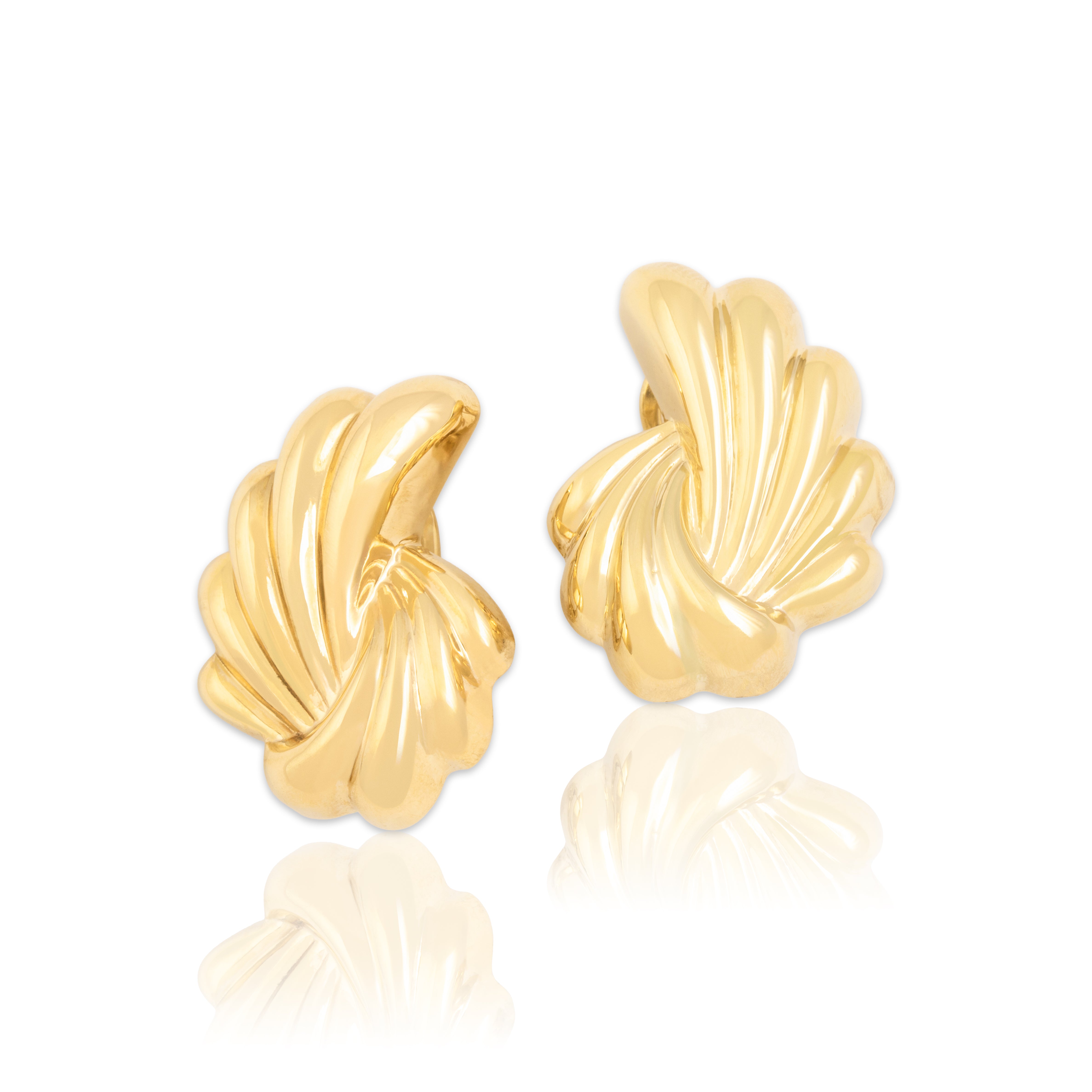 Vintage 14k Yellow Gold Chunky Scalloped Fan Omega Back Earrings - Close-up view