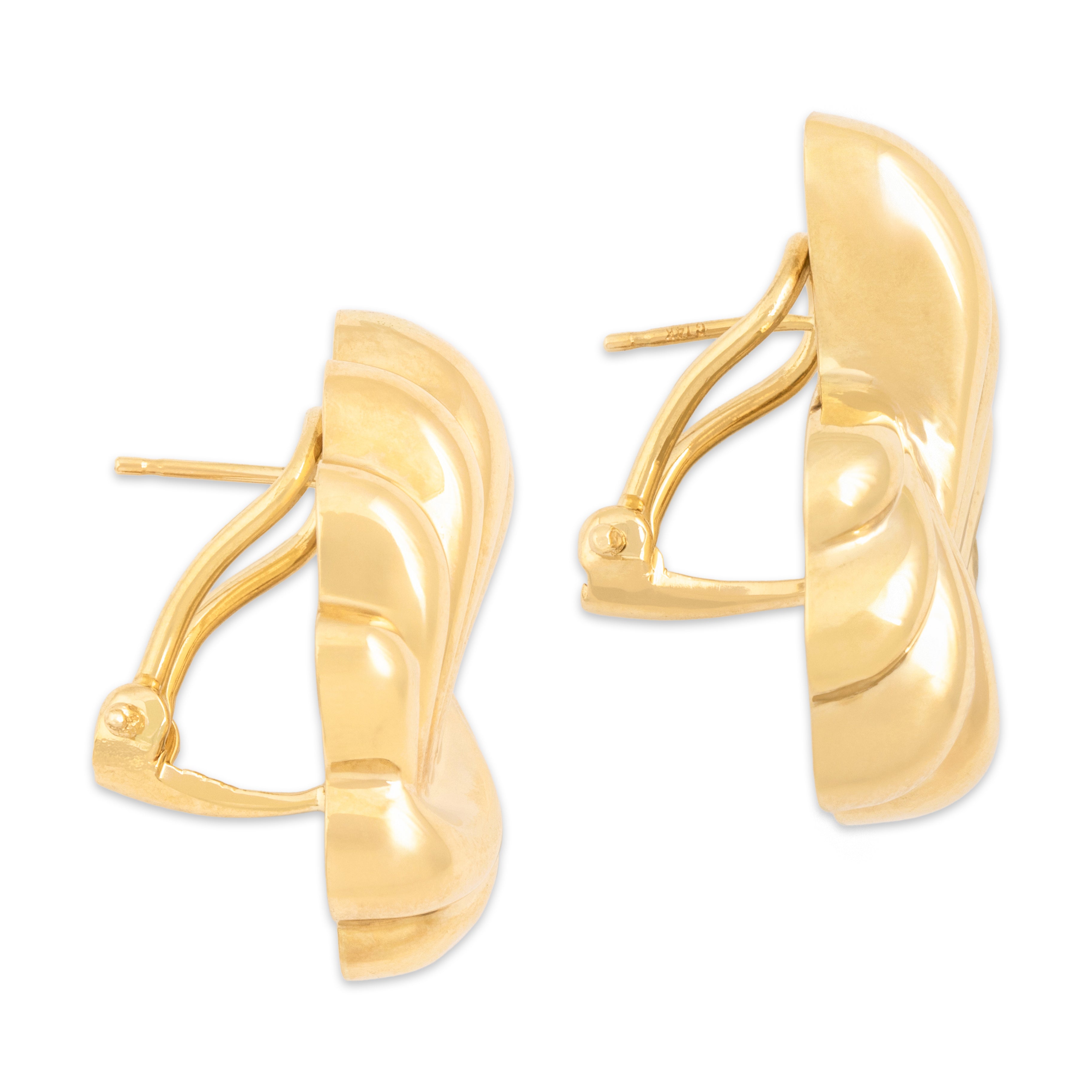 Vintage 14k Yellow Gold Chunky Scalloped Fan Omega Back Earrings - Side view