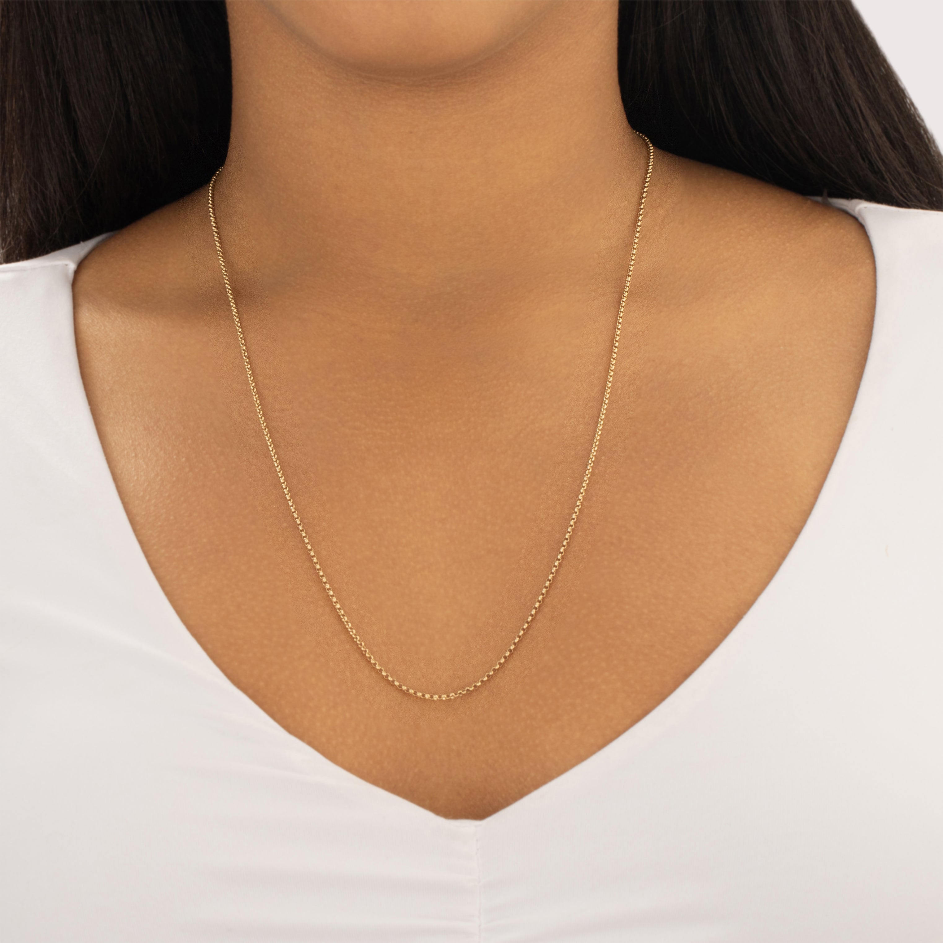 Vintage Italian 14k Yellow Gold 1.6mm Chic Dainty Rolo Chain - On model view