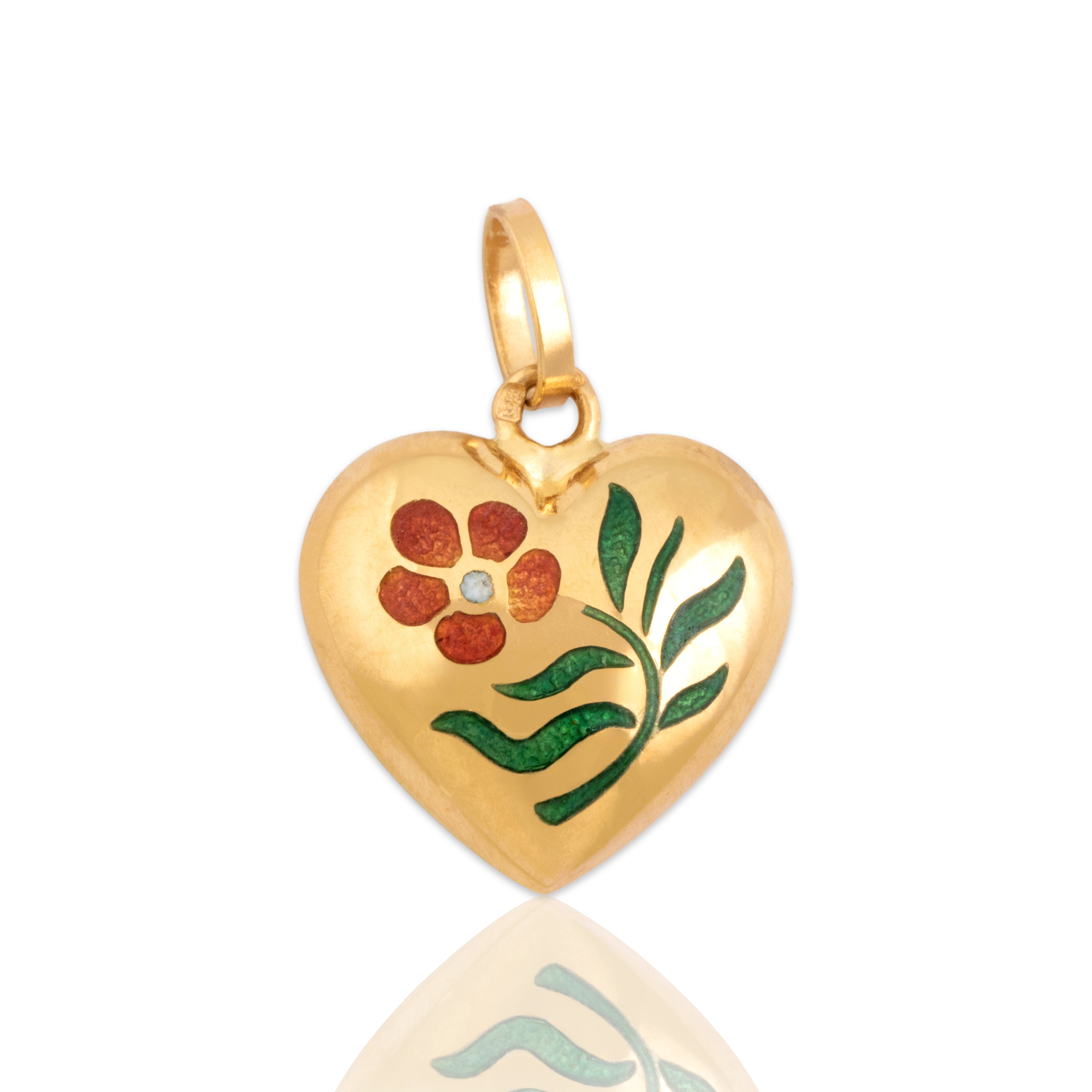 Vintage Portuguese 19k Yellow Gold Delicate Bubble Heart Floral Enamel Pendant - Close-up view