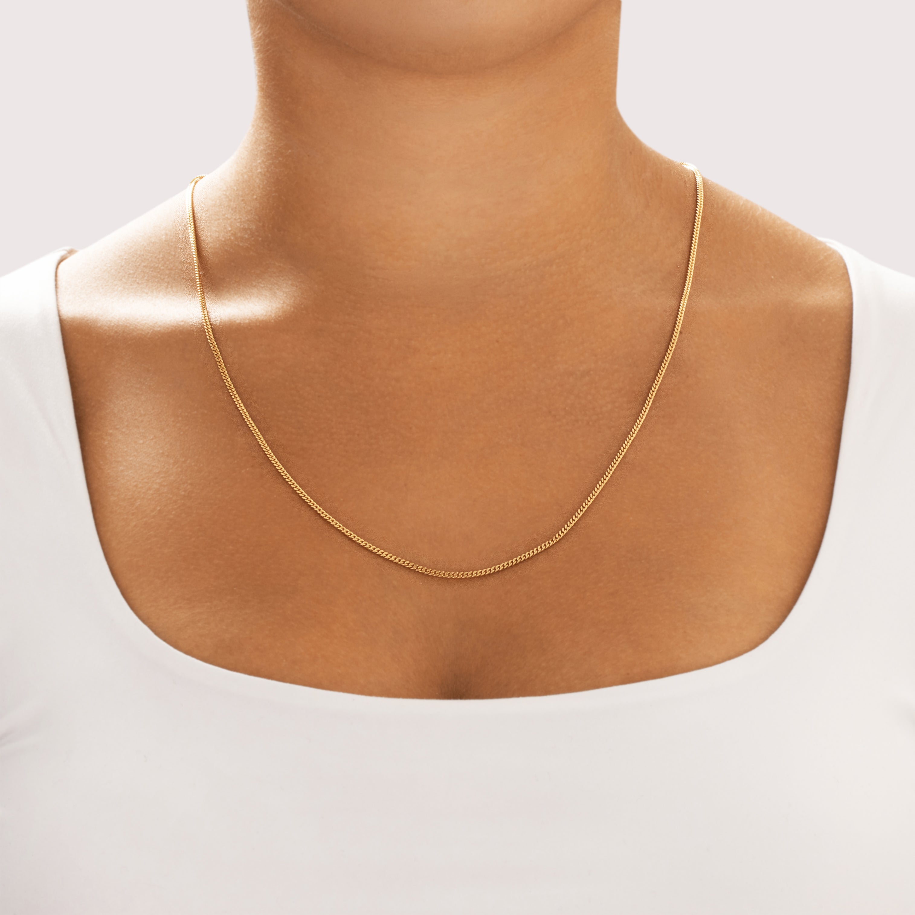 Vintage Giovanni Balestra & Figli Italian 18k Yellow Gold 2mm Shiny Sleek Curb Chain - On model view