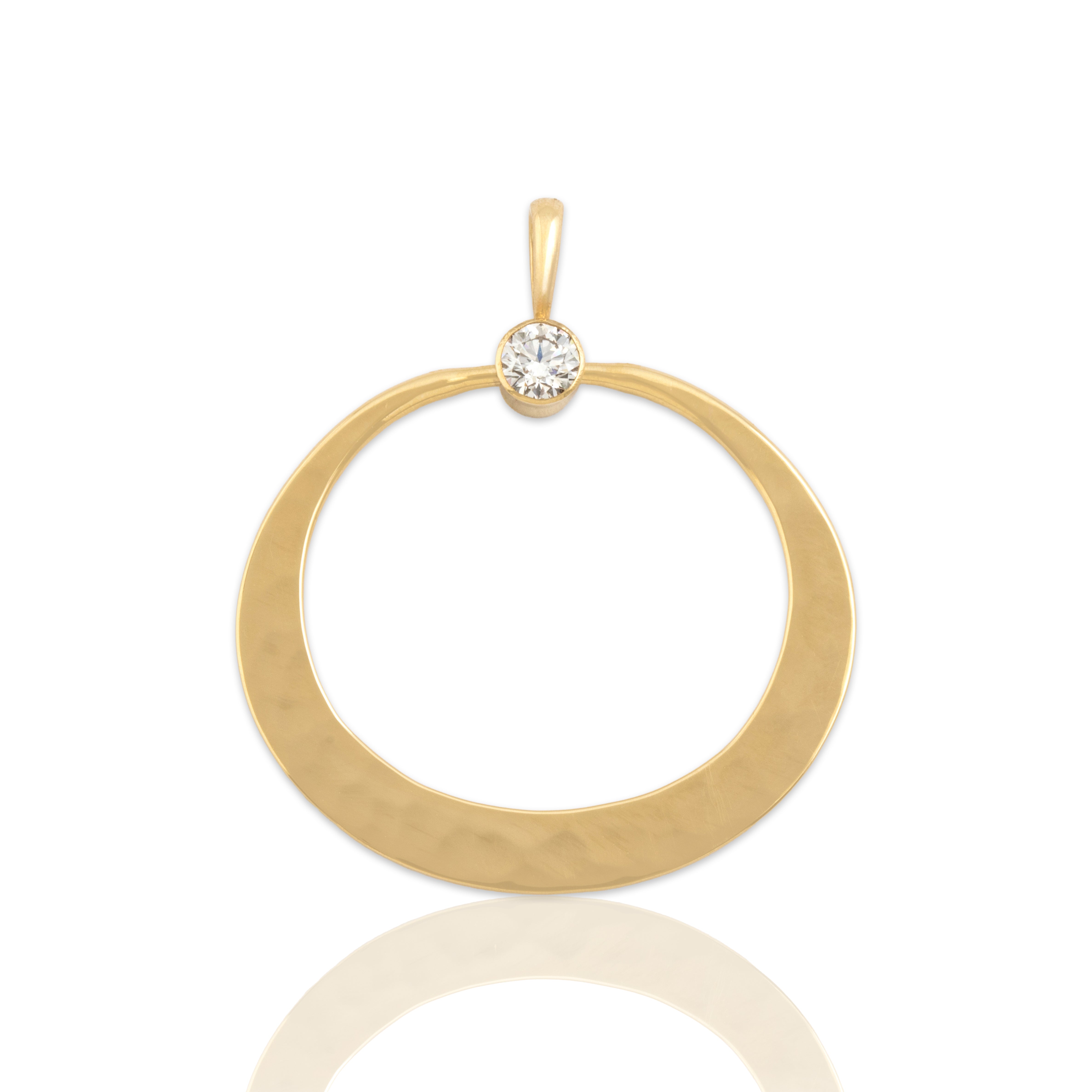 Vintage 14k Yellow Gold Diamond Chic Hammered Ring Dangle Pendant - Close-up view