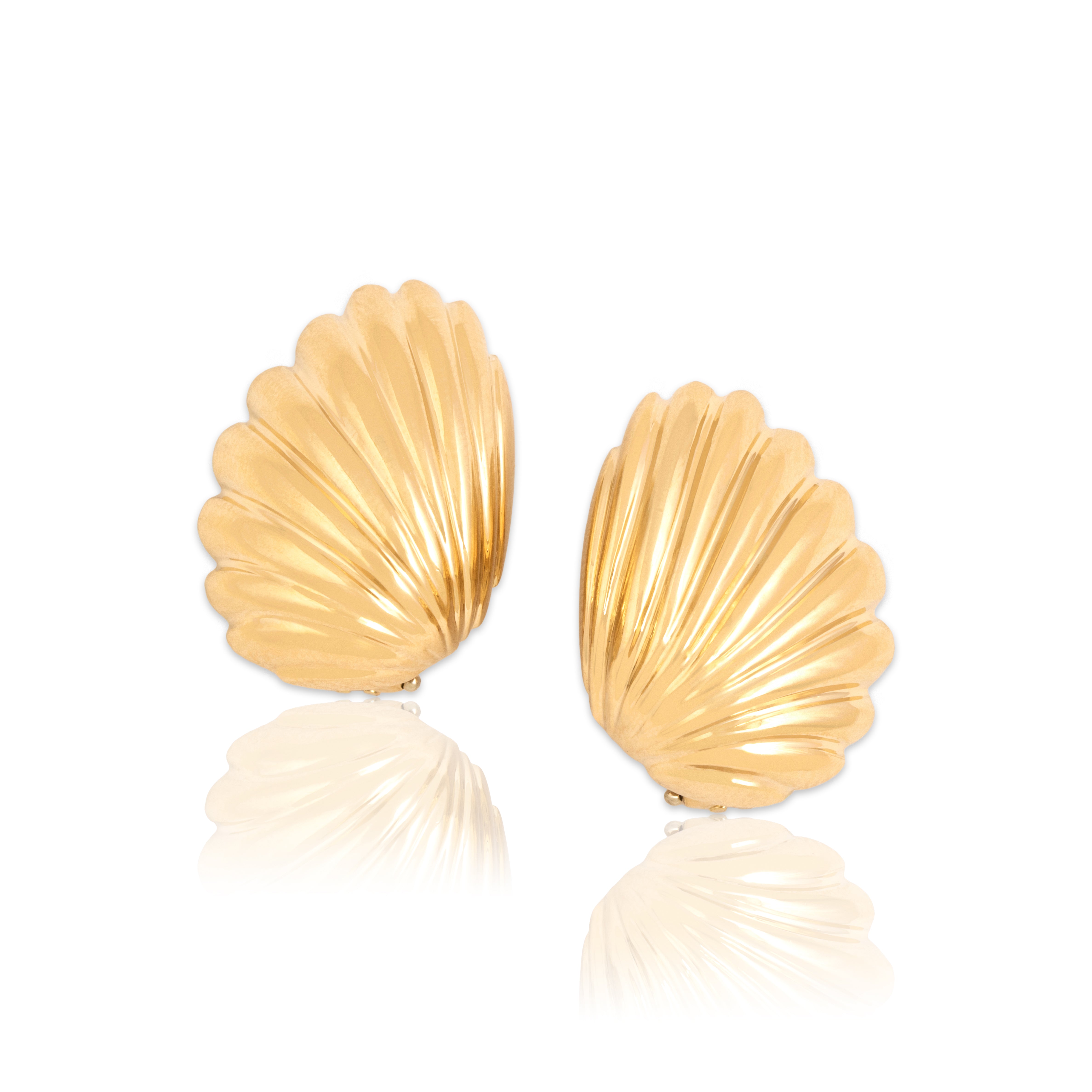 Vintage 14k Yellow Gold Bold Scalloped Sea Shell Omega Back Earrings - Close-up view