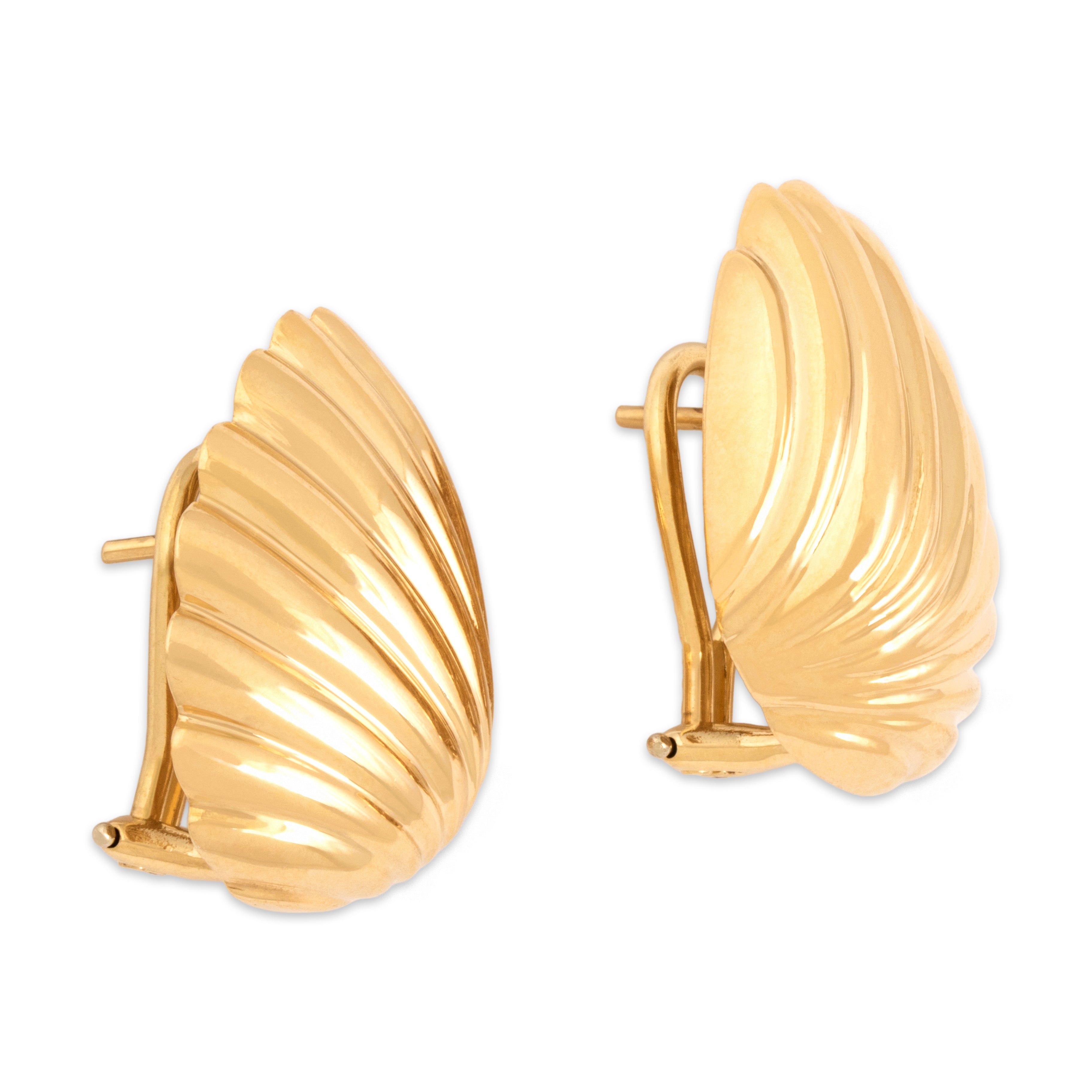Vintage 14k Yellow Gold Bold Scalloped Sea Shell Omega Back Earrings - Side view