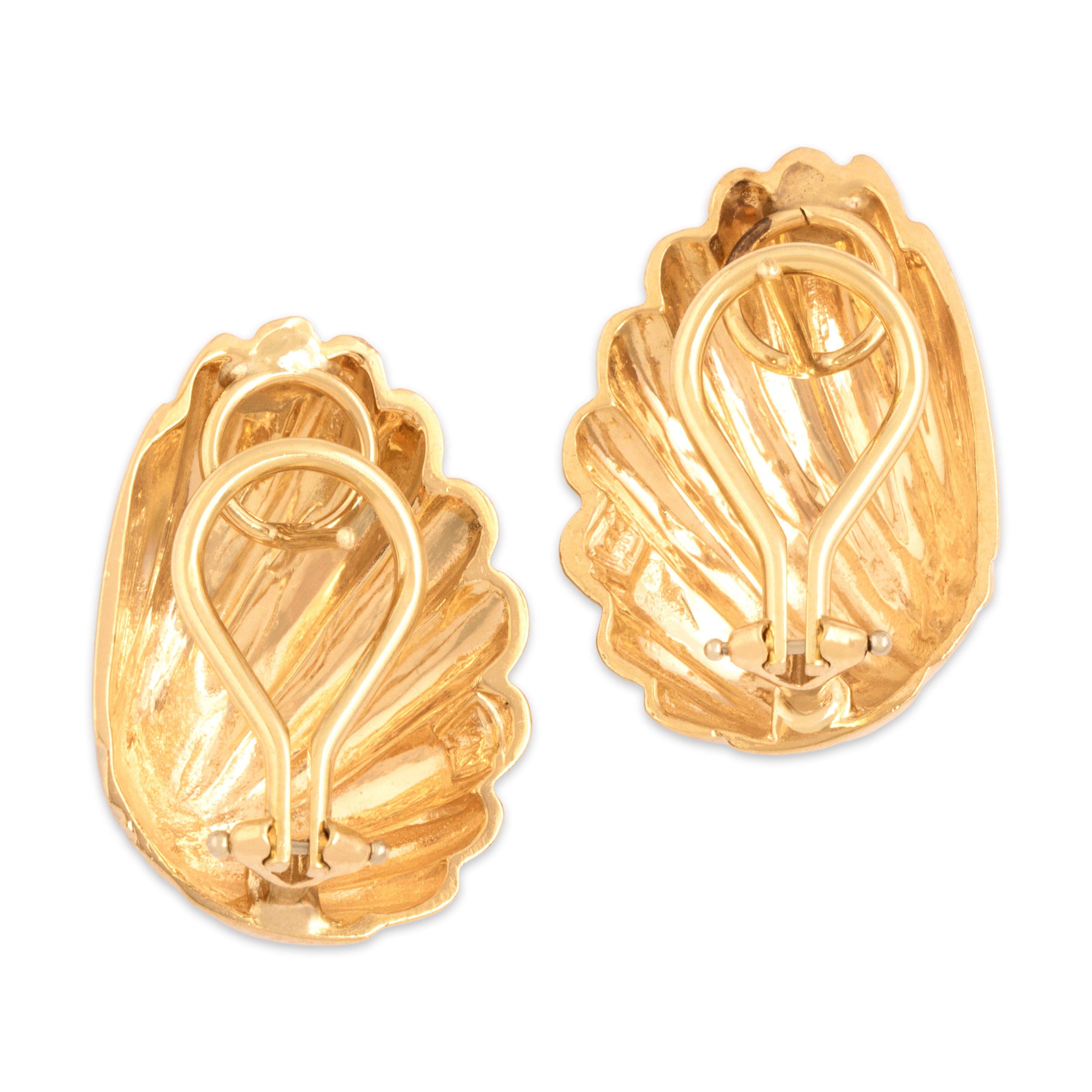 Vintage 14k Yellow Gold Bold Scalloped Sea Shell Omega Back Earrings - Back view