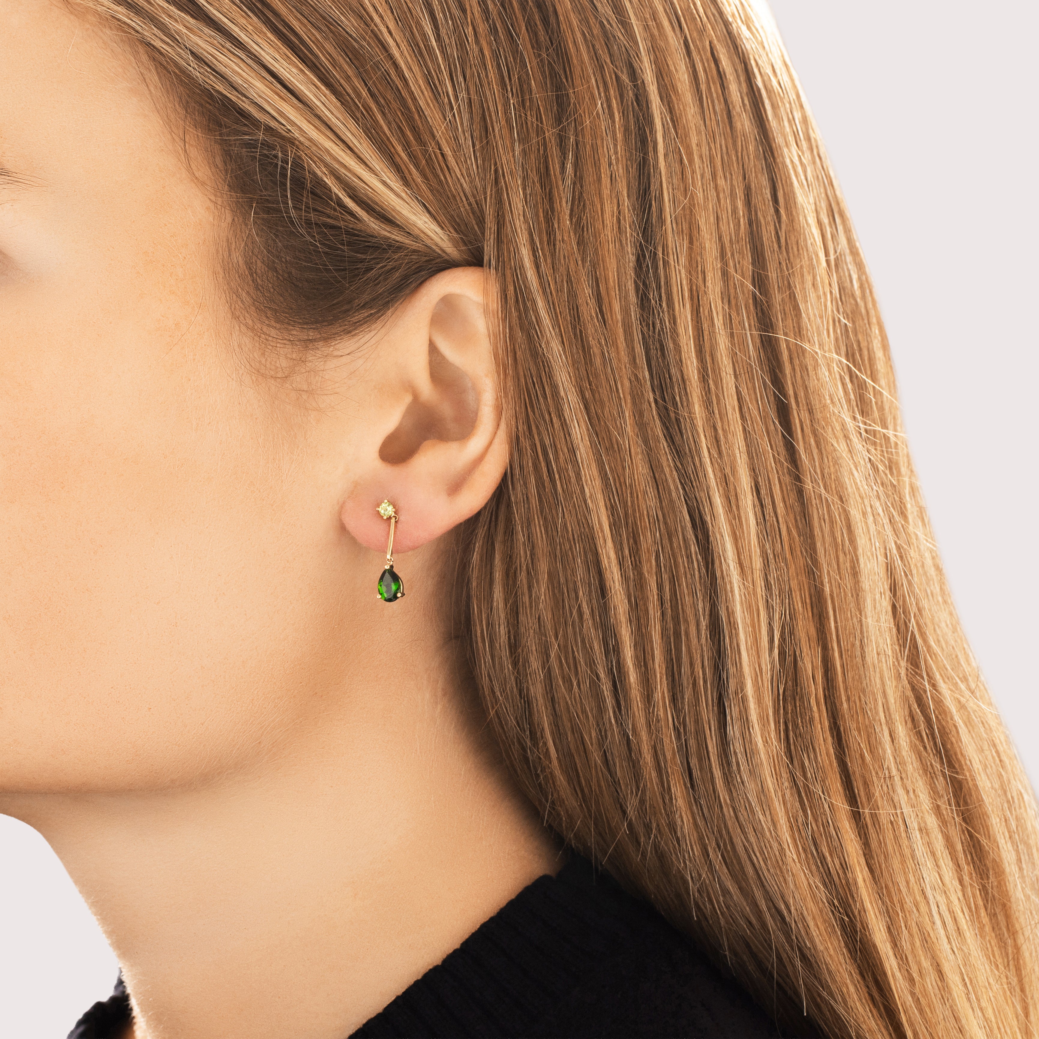Vintage 14k Yellow Gold 1.34cttw Chrome Diopside Peridot Sleek Tear Drop Dangle Post Earrings - On model view