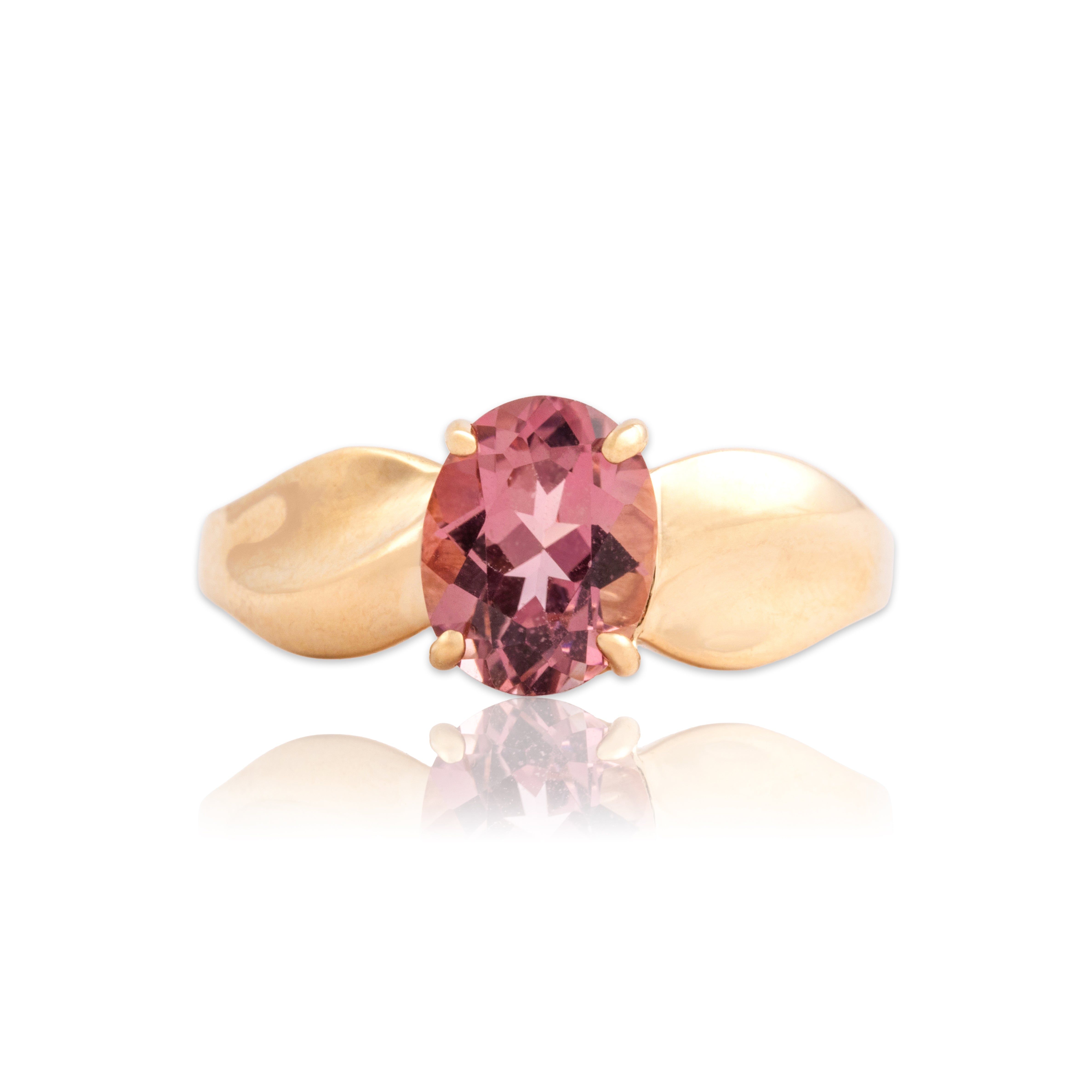 Vintage 14k Yellow Gold 1.94ct Pink Tourmaline Pretty Twist Shoulder Ring - Close-up view