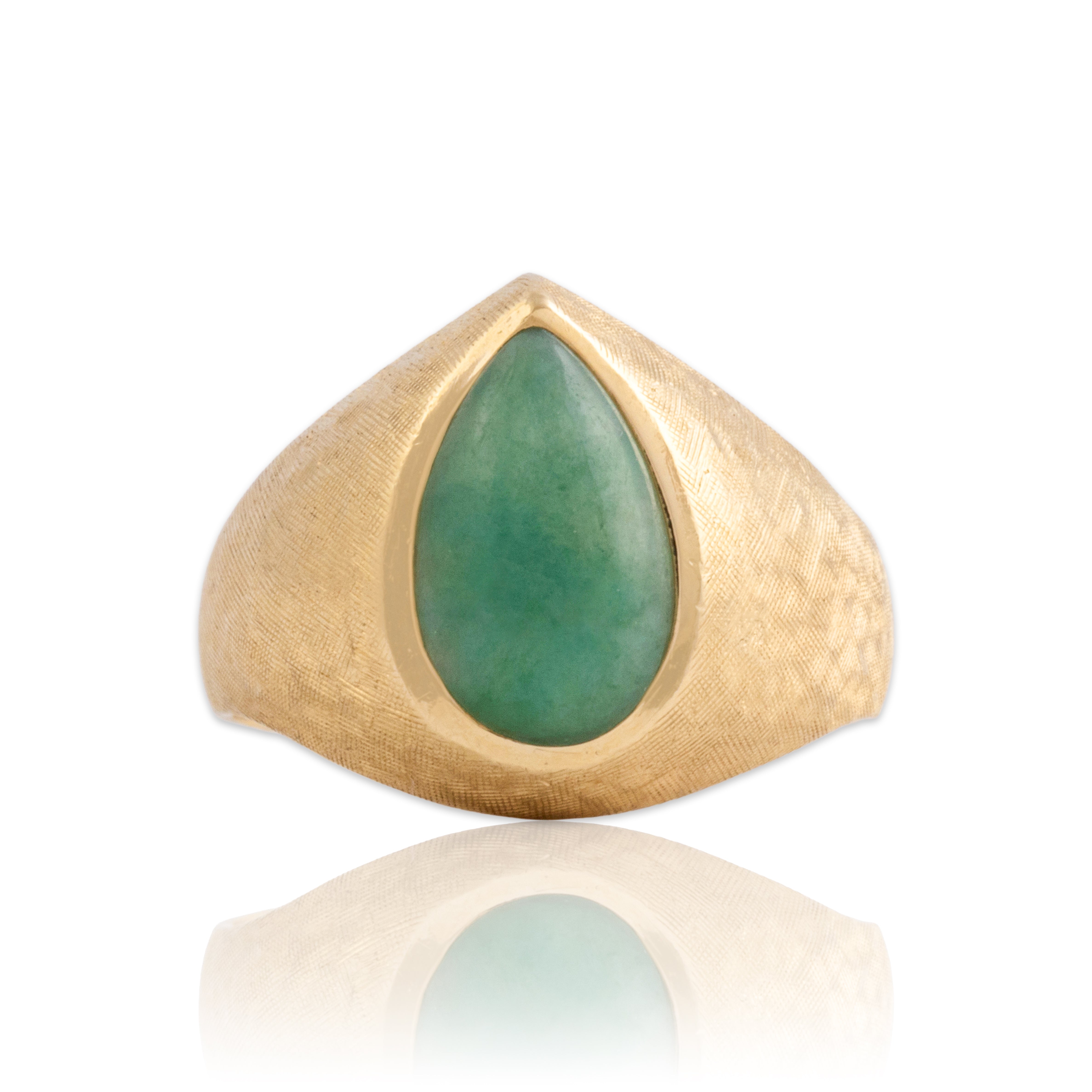 Vintage 14k Yellow Gold 2.44ct Jade Bold Etched Pear Cabochon Ring - Close-up view