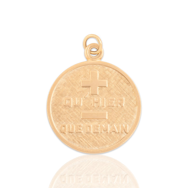 Vintage 14k Yellow Gold Qu'hier Que Demain Medallion Charm / Pendant - Close-up view