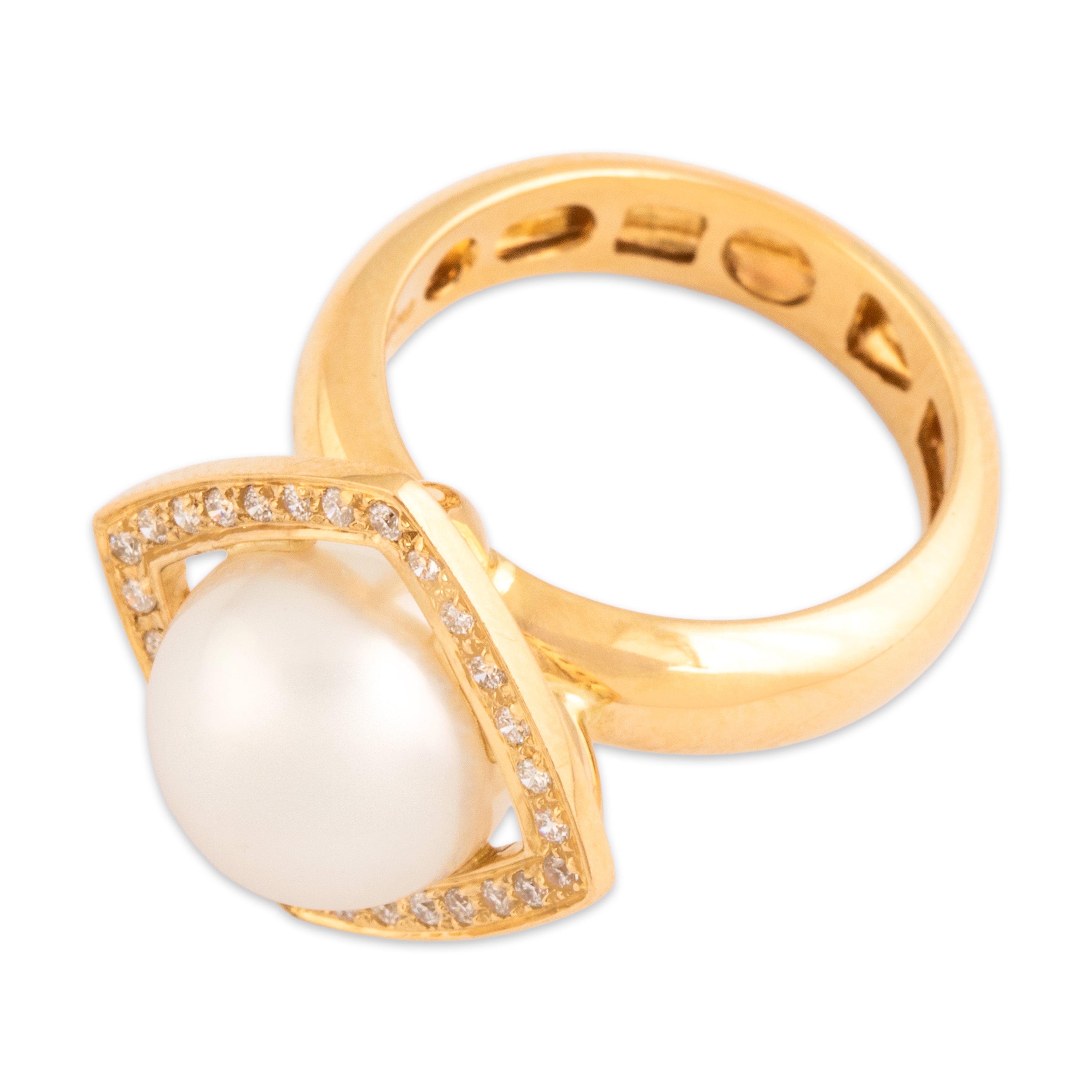 Vintage 18k Yellow Gold Pearl Diamond Sparkling Cushion Orbital Halo Ring - Overall view