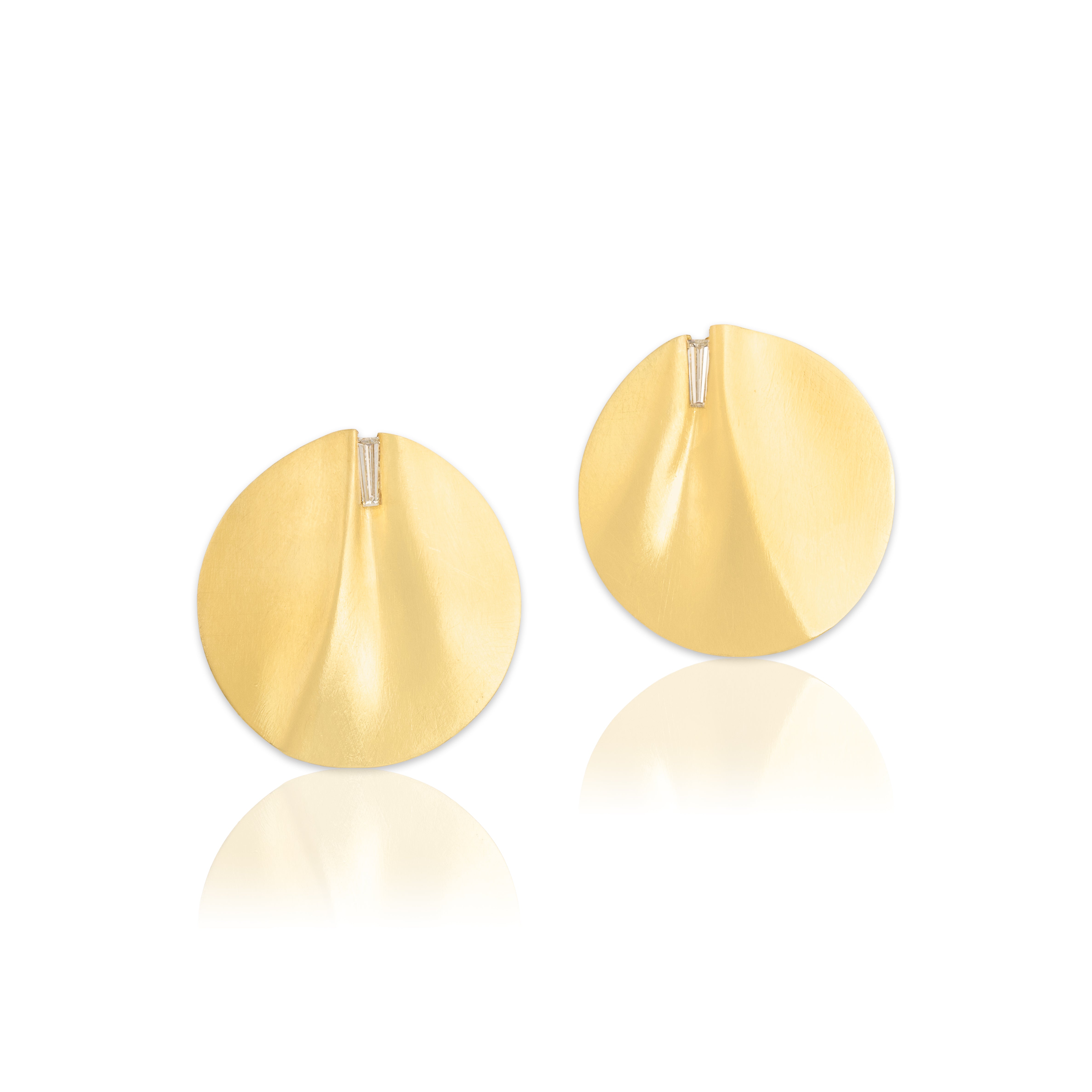 Vintage 18k Yellow Gold Diamond Brushed Draped Disc Baguette Accent Stud Earrings - Close-up view